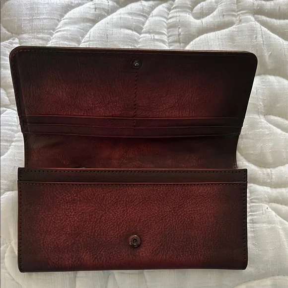 Brown Dragonfly Clutch - Picture 2 of 5